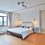 Domaine Prive - Piscine, Home-Cinema & 100 Calme Holiday home Gembloux