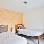 Holiday home Domaine Prive - Piscine, Home-Cinema & 100 Calme Gembloux