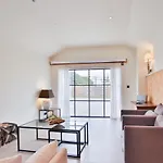 Domaine Prive - Piscine, Home-Cinema & 100 Calme Holiday home Gembloux