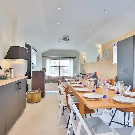 Domaine Privé - Piscine, Home-cinéma&100 Calme Gembloux